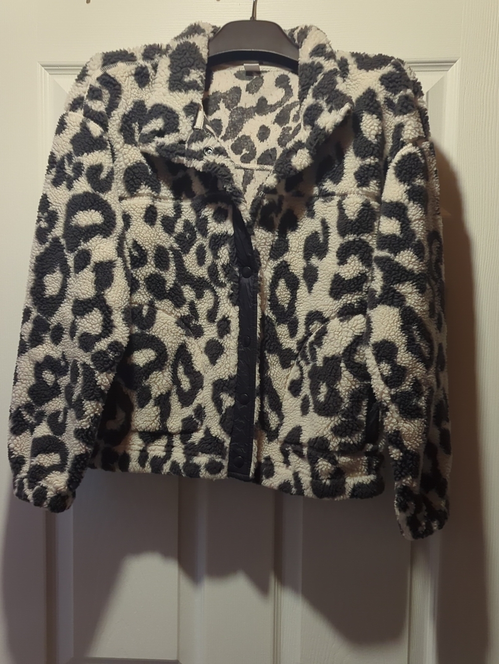 Old Navy Black & Cream Leopard Sherpa Snap Jacket